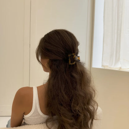 Ecofriendly Acetate Midi Clip | HoneyLux
