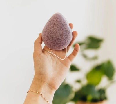 This Konjac sponge is the ultimate addition to your zero waste, sustainable skincare routine. It's perfect for dry and sensitive skin and comes package-free. After 2 or 3 months of use (or 100 uses), put the Konjac sponge in the compost.