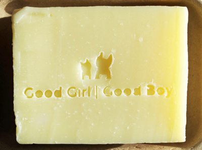 100% Natural and Organic Basil and Palmarosa Soap with Shea Butter to fight bad odors. It's antibacterial, antiviral and antifungal. Conditioning and cleansing without drying your dog's sensitive skin. These soaps are biodegradable, certified vegan and cruelty-Free made with organic ingredients.  